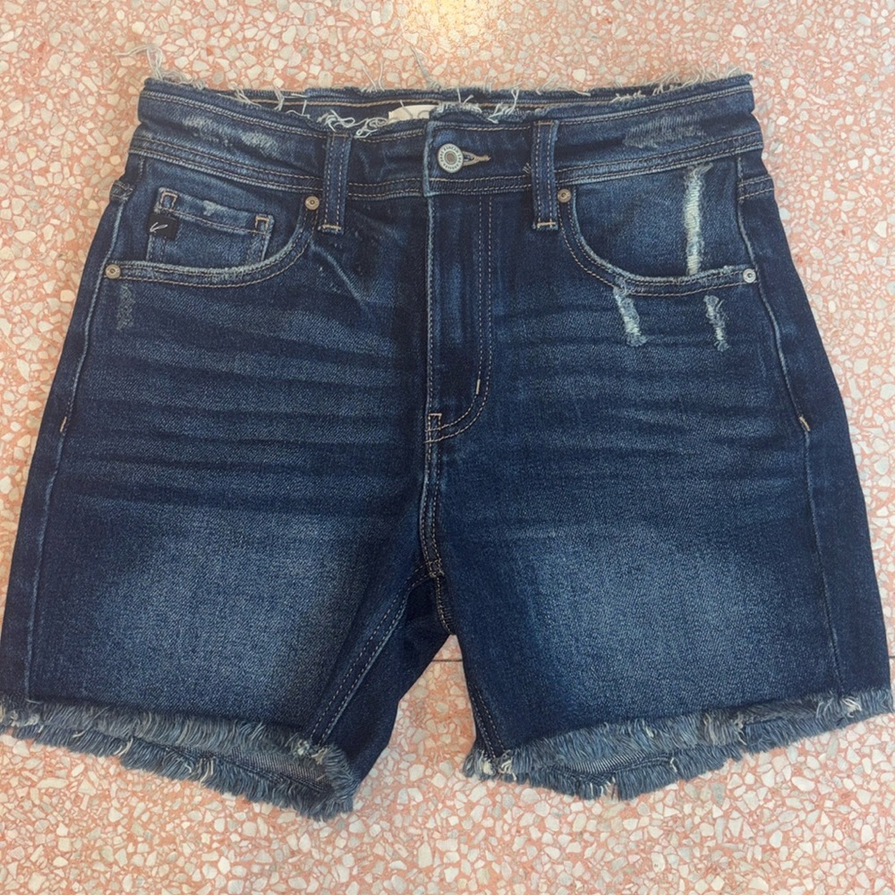 KanCan Hi-Rise Estilo Denim Jean Shorts Womens Medium Dark Wash Raw Hem